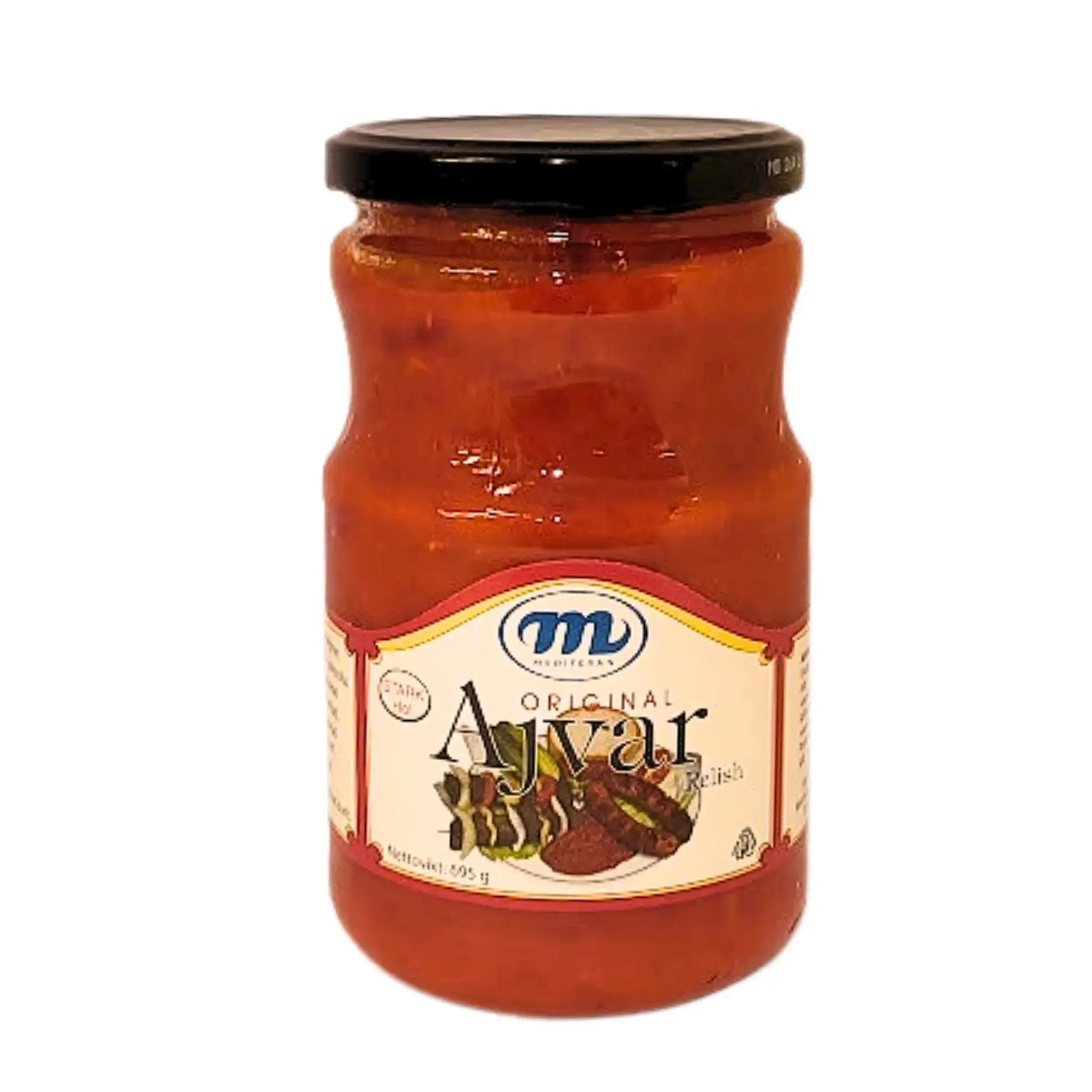 Burk med stark Ajvar relish, röd paprikaröra, orientaliska smaker, vit bakgrund